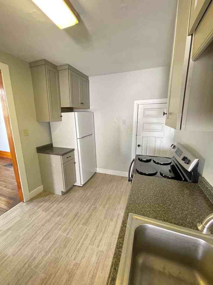 207 East 7th Street - Photo 6 of 20