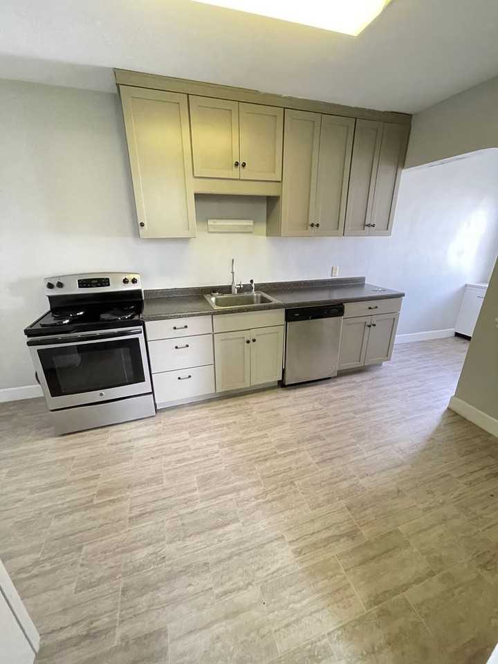 207 East 7th Street - Photo 7 of 20