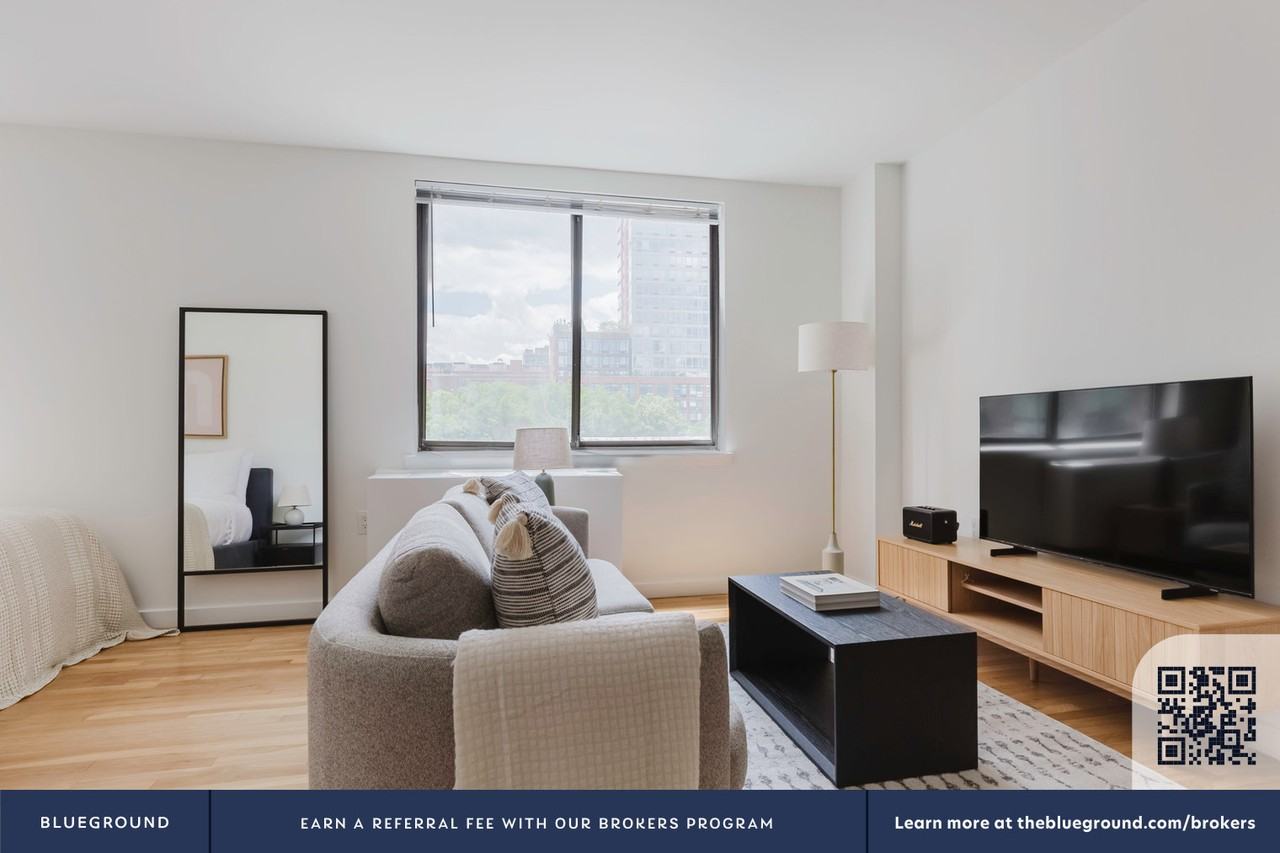 434 West 19th Street - Photo 4 of 20