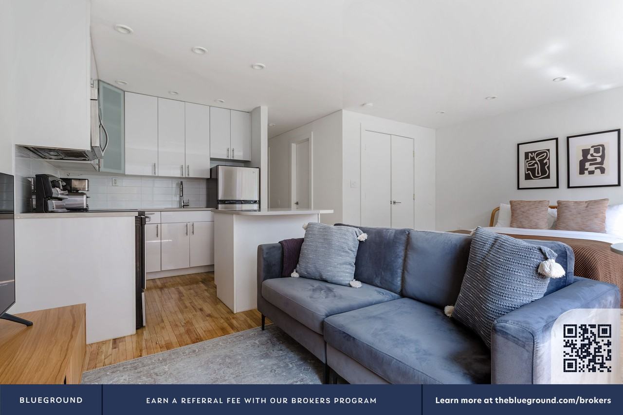 309 W 30th St #1503 - Photo 5 of 21