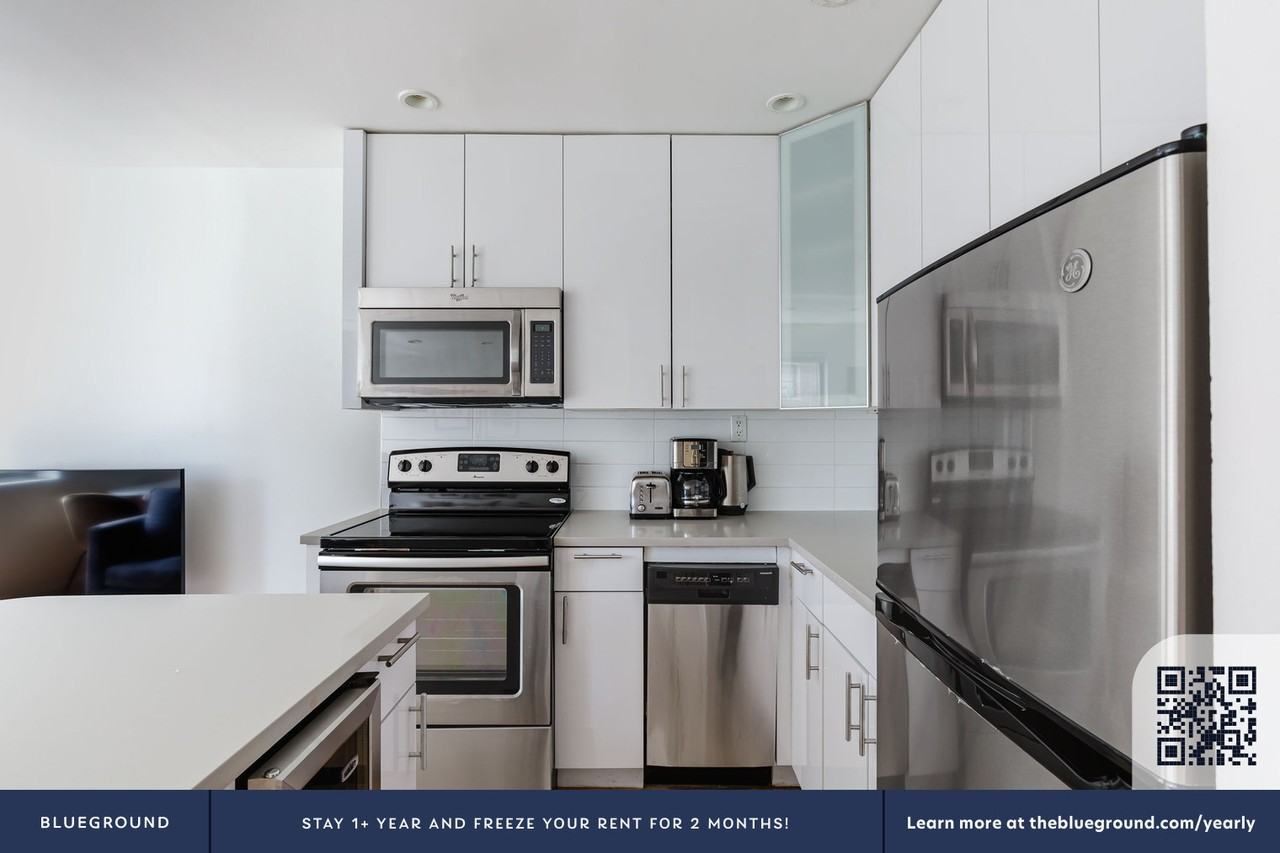 309 W 30th St #1503 - Photo 7 of 20