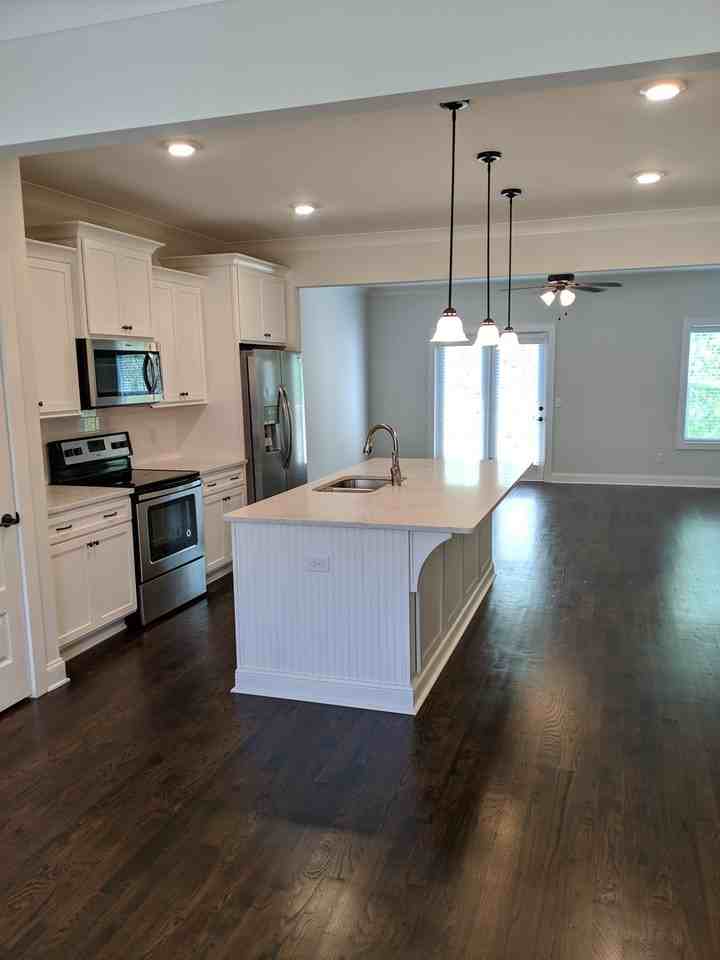 8100 Lenox Creekside Dr - Photo 5 of 11
