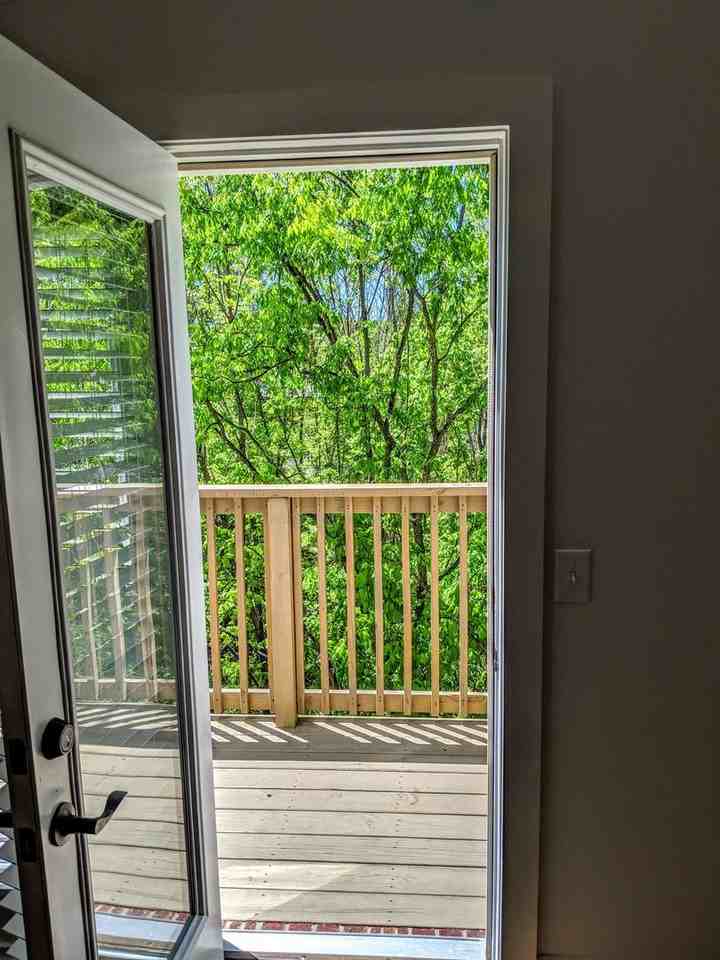 8100 Lenox Creekside Dr - Photo 6 of 11