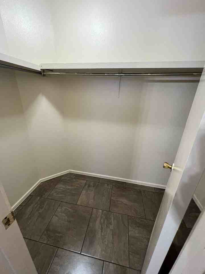 322 Oak Ln - Photo 3 of 14