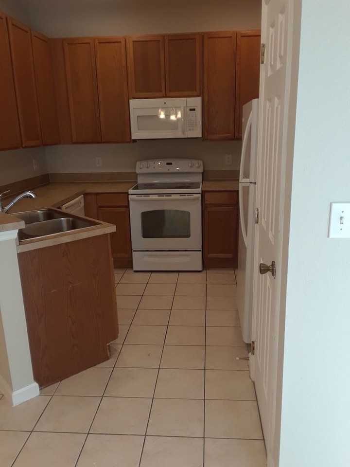 2533 Old Kent Cir - Photo 4 of 36