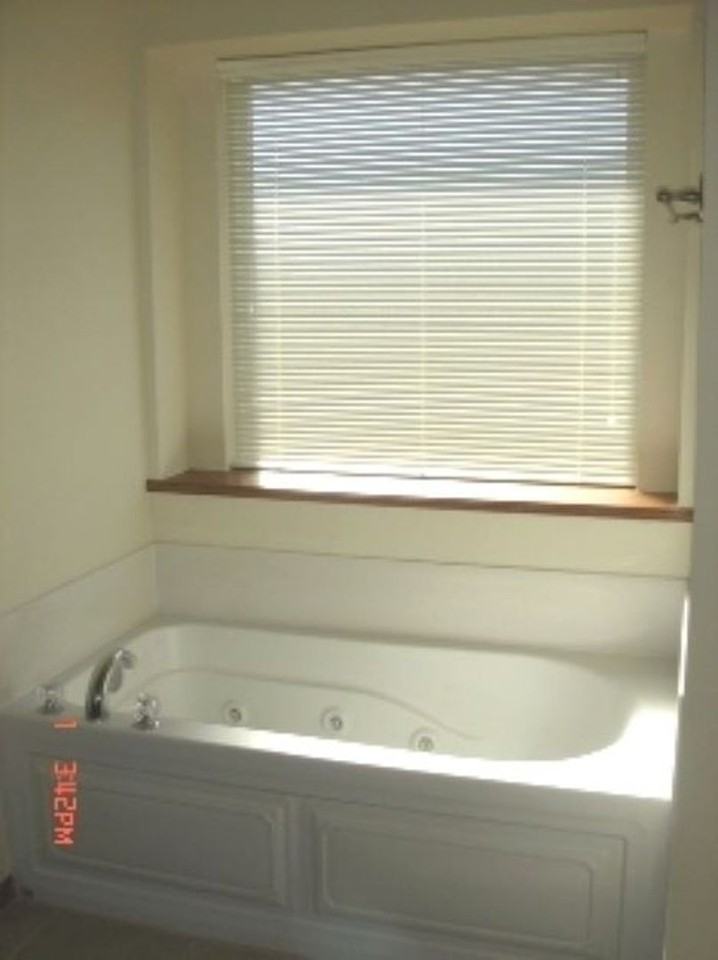 9305 Crooked Creek Ln - Photo 7 of 9