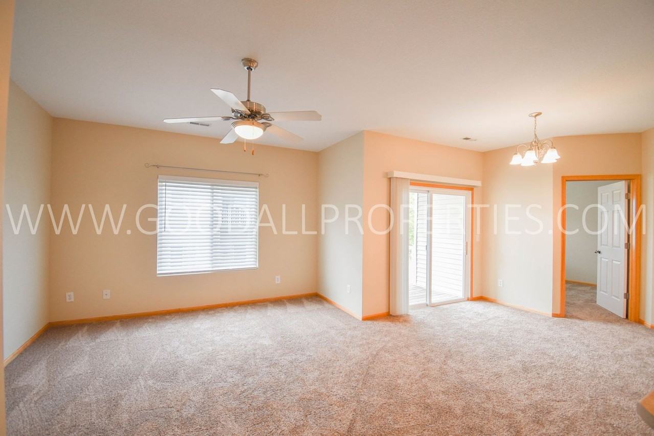 10320 Norfolk Dr #4 - Photo 4 of 21