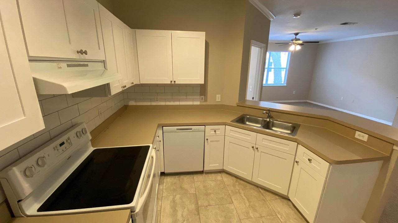 2625 Legacy Villas Drive - Photo 7 of 41