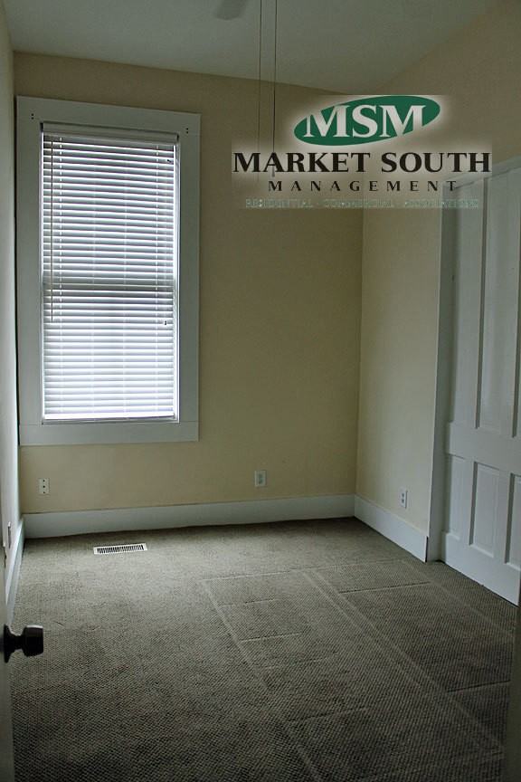 222 Houston St - Photo 6 of 12