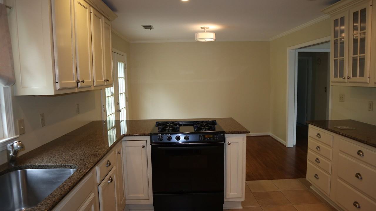 413 Woodvale Ln - Photo 3 of 15