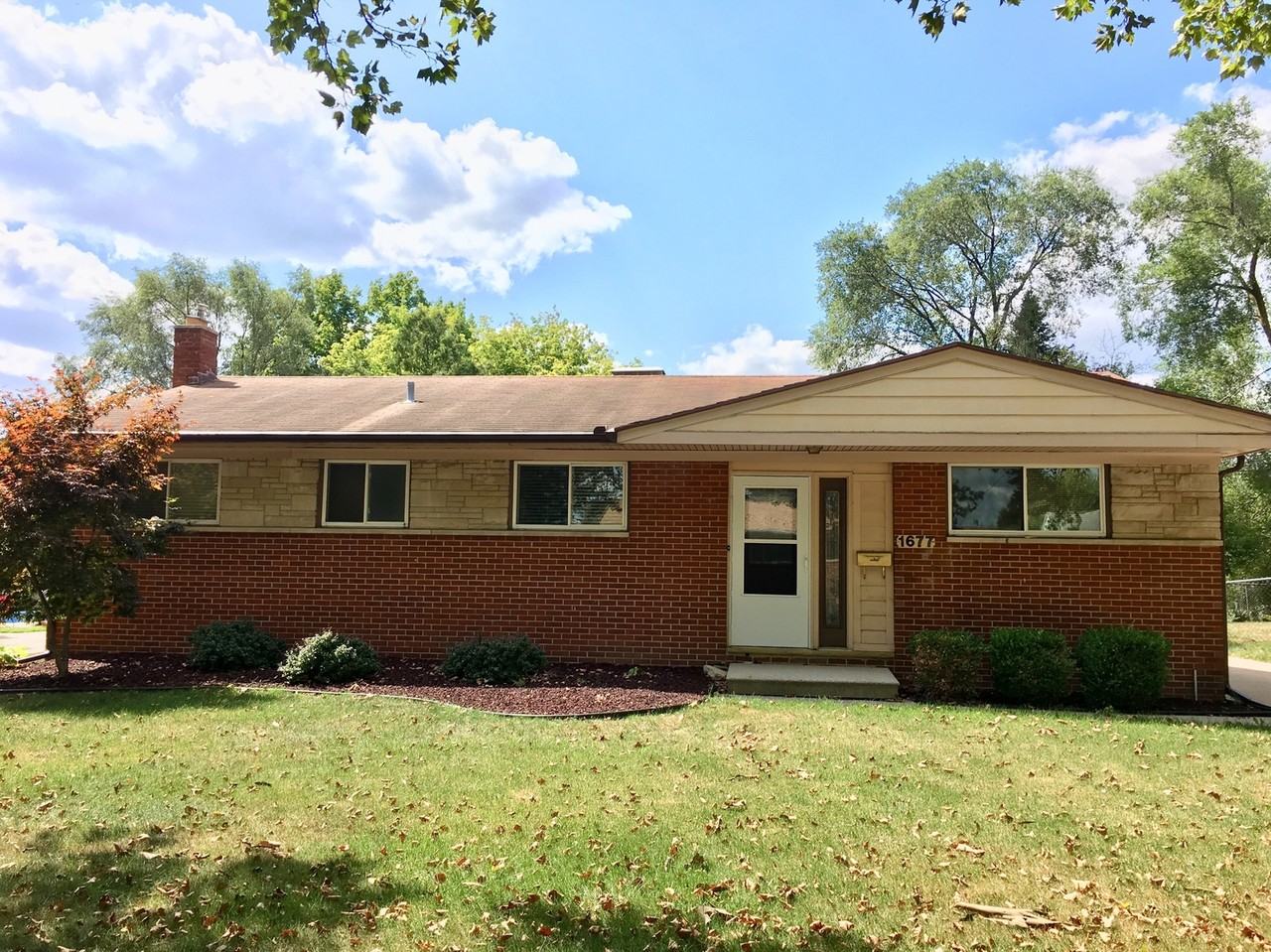 1677 Carlton Ave Ne - Photo 2 of 13