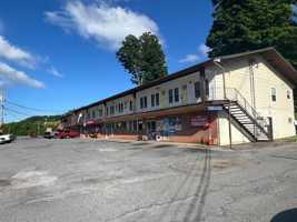 featured image of 400 400 W. Jackson Blvd Units Apartments