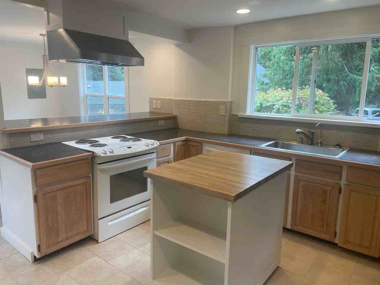 8111 Sand Dollar Ln - Photo 4 of 46