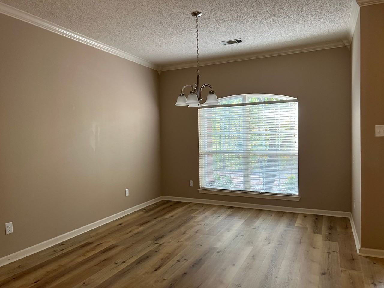 2406 Oakbrook - Photo 5 of 27