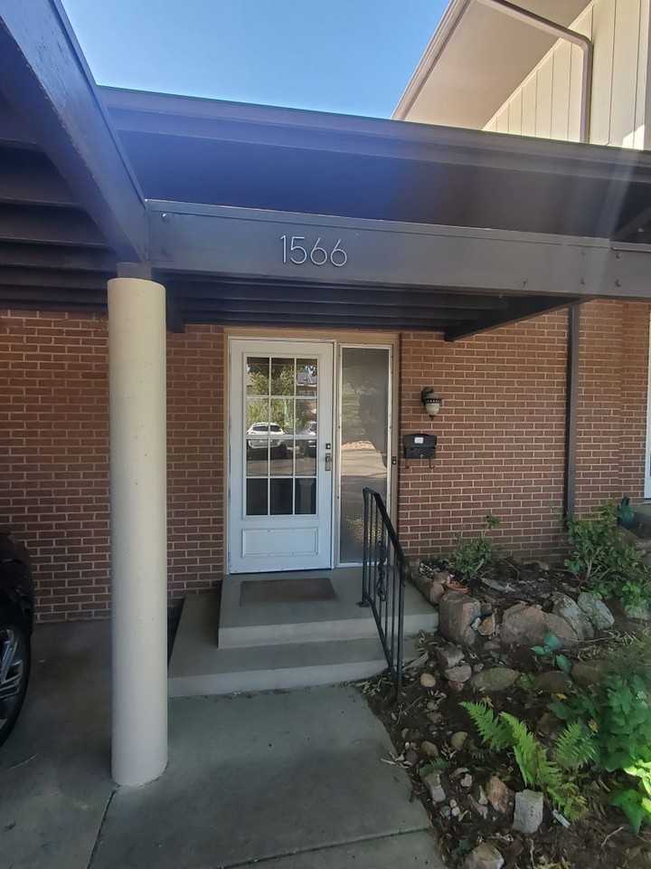 1566 Greenbriar Blvd - Photo 2 of 50