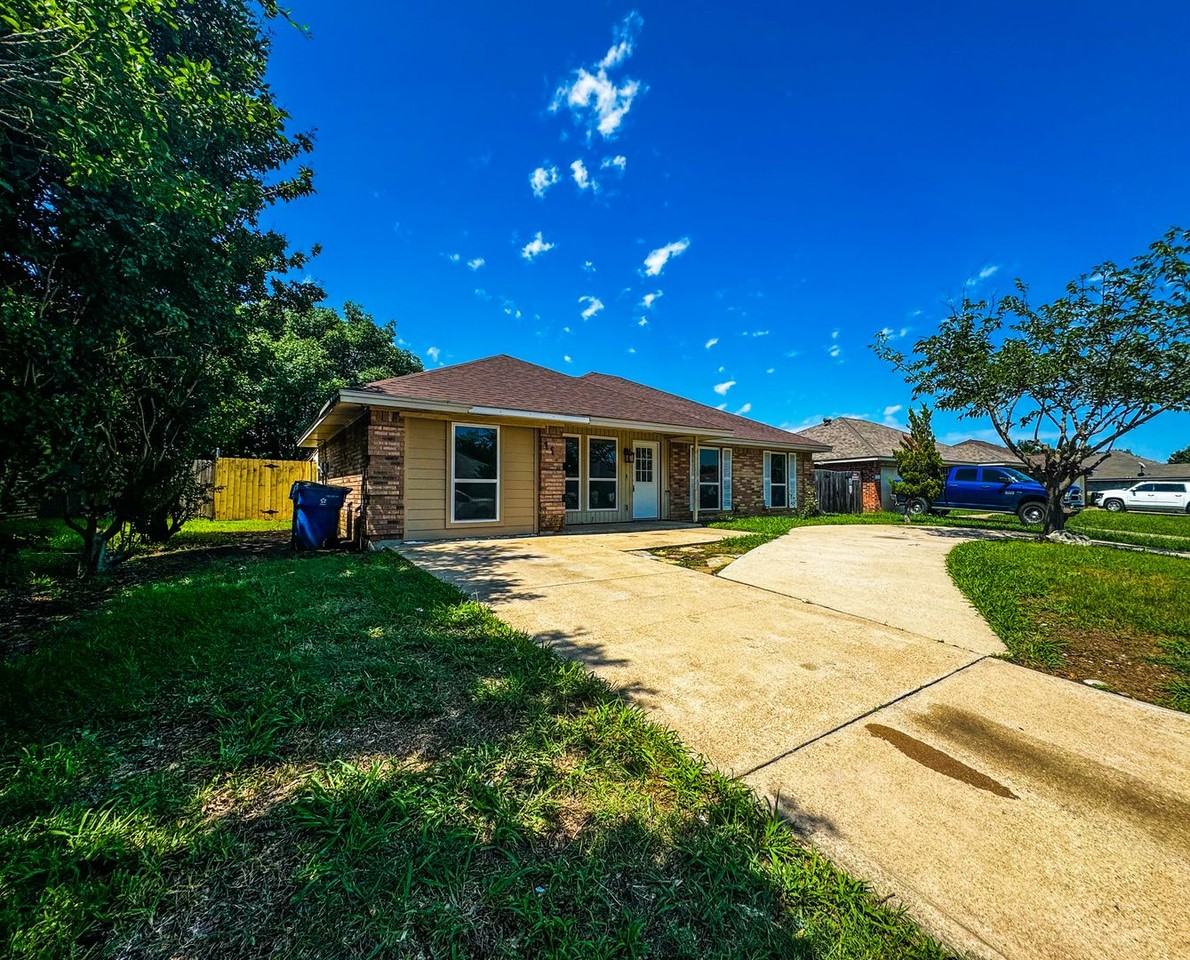119 Liesa St - Photo 3 of 19