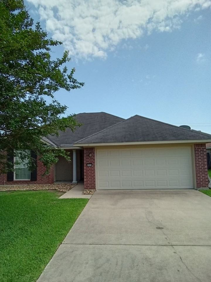 2920 Le Oaks Dr - Photo 2 of 20
