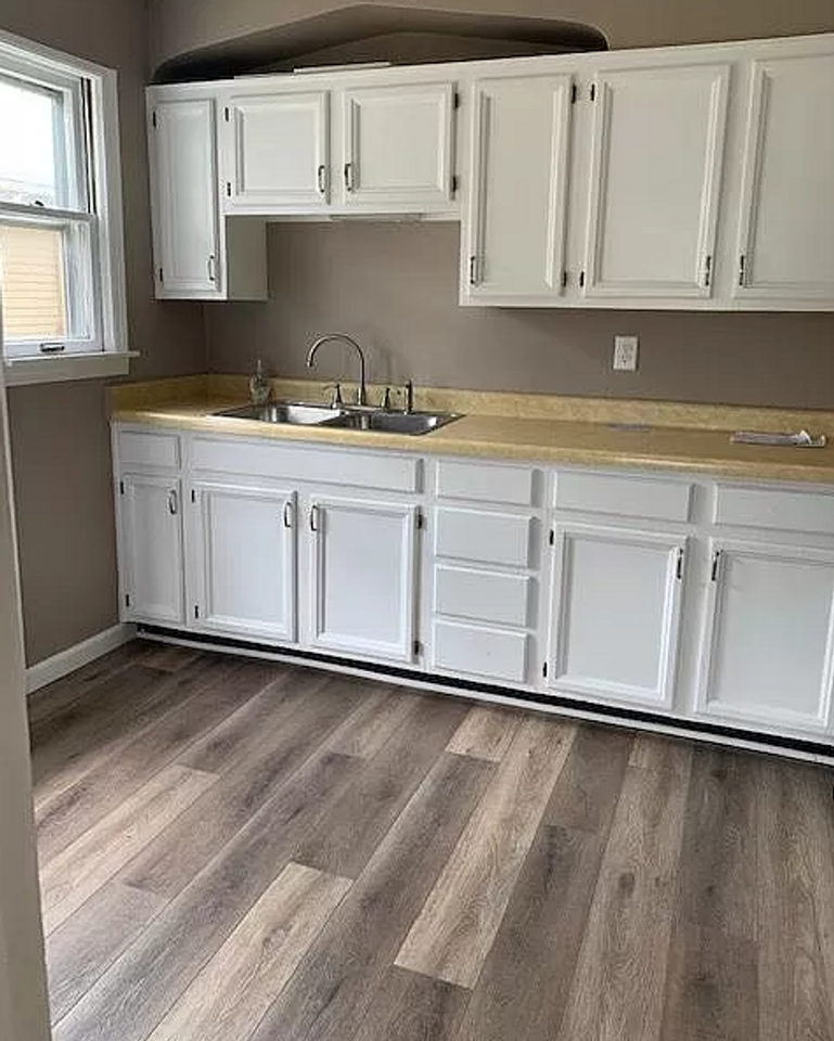 612 S 27th St - Photo 3 of 10