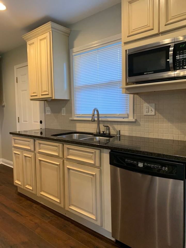 2383 Clarendon Ave - Photo 4 of 12