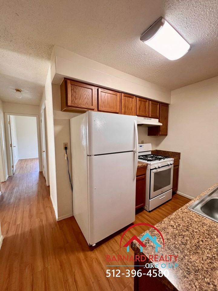 809 Allen St - Photo 7 of 14