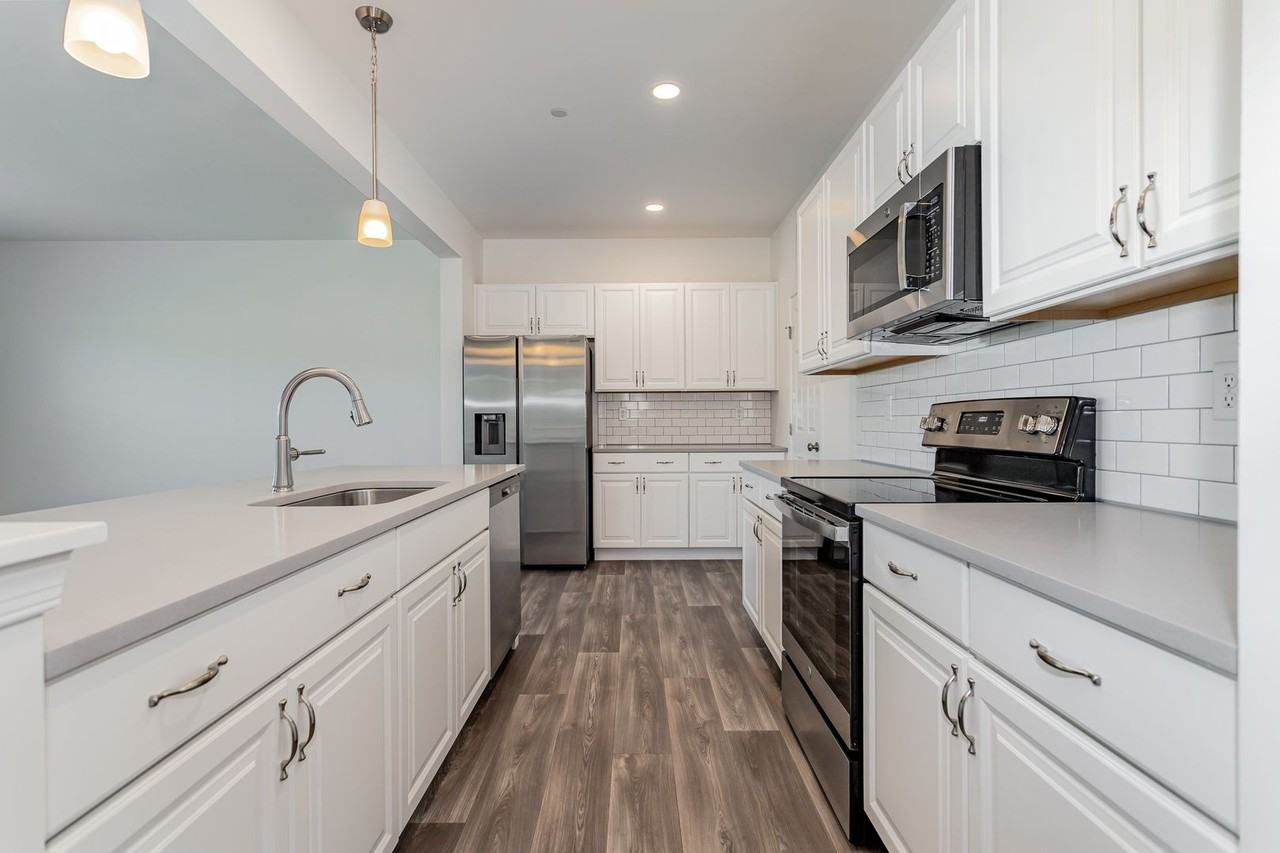 7868 Oak Brook Dr - Photo 7 of 30