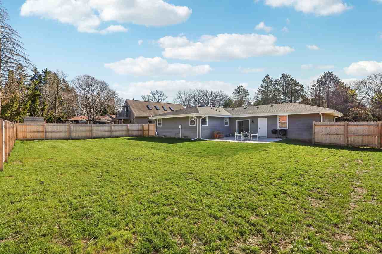 W60N873 Sheboygan Rd - Photo 2 of 16