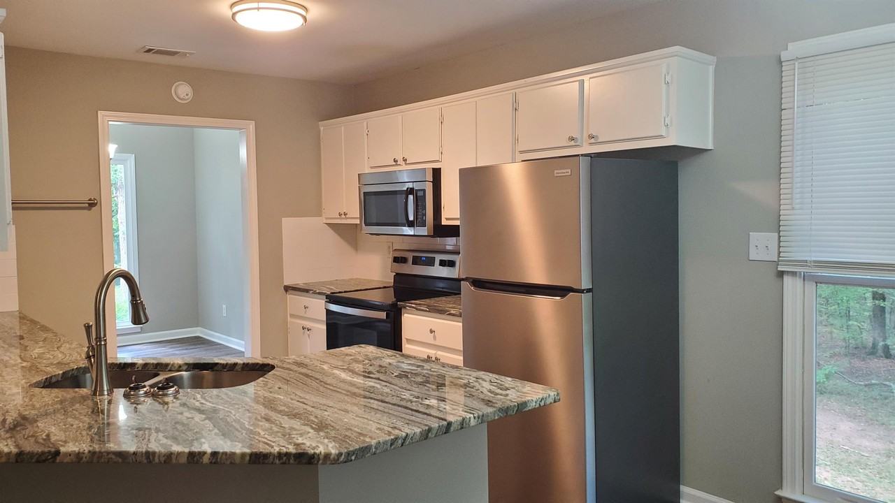 1061 Sharon Pl - Photo 5 of 21