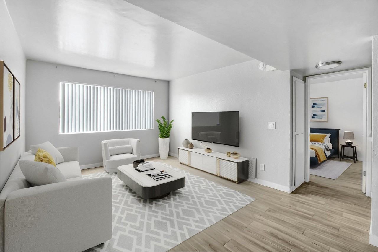 Valerio Palms - Photo 2 of 11