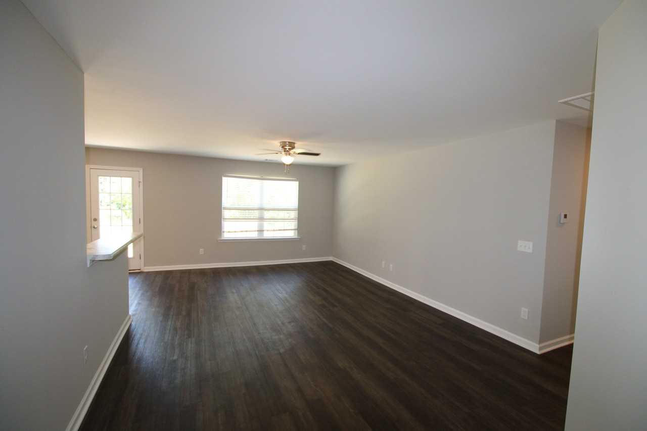 107 Callaway Cres #1 - Photo 2 of 15