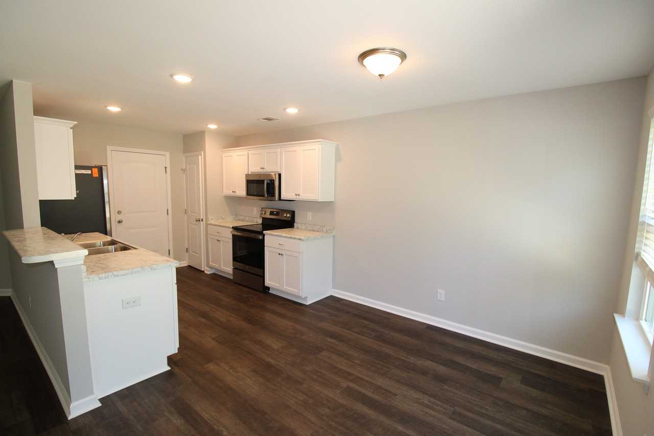 107 Callaway Cres #1 - Photo 5 of 15