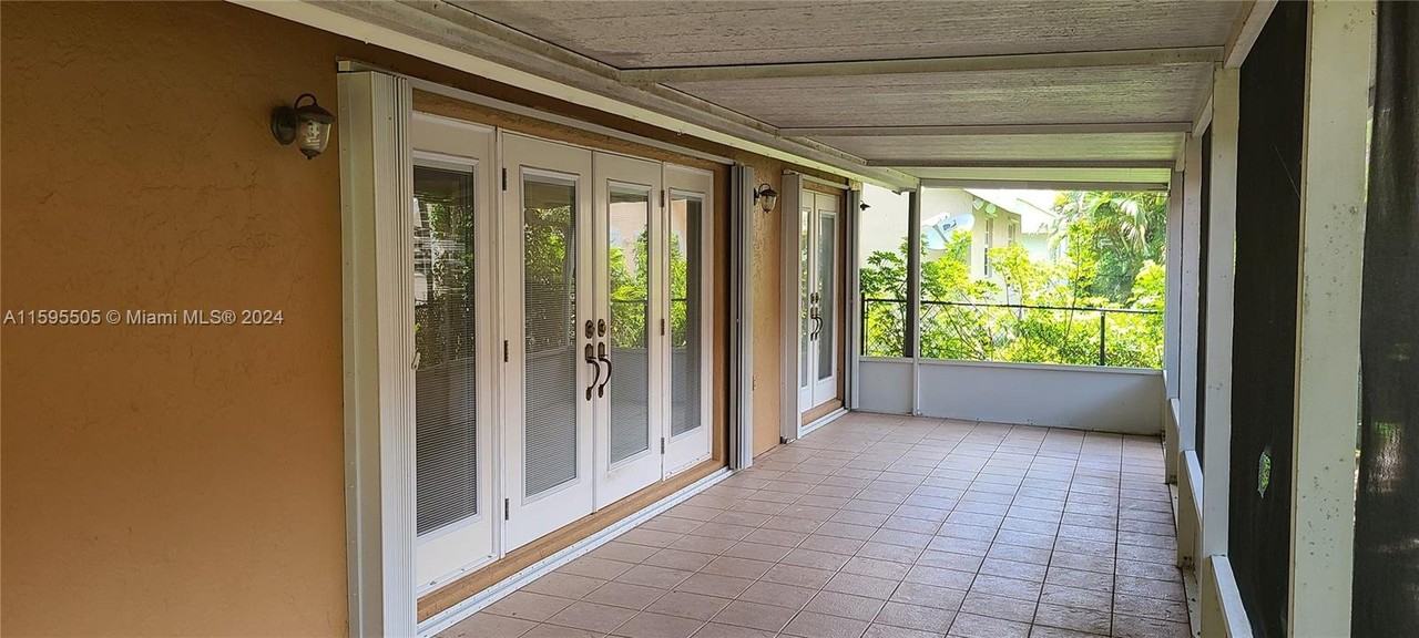 611 Nw 207th Ave - Photo 3 of 8