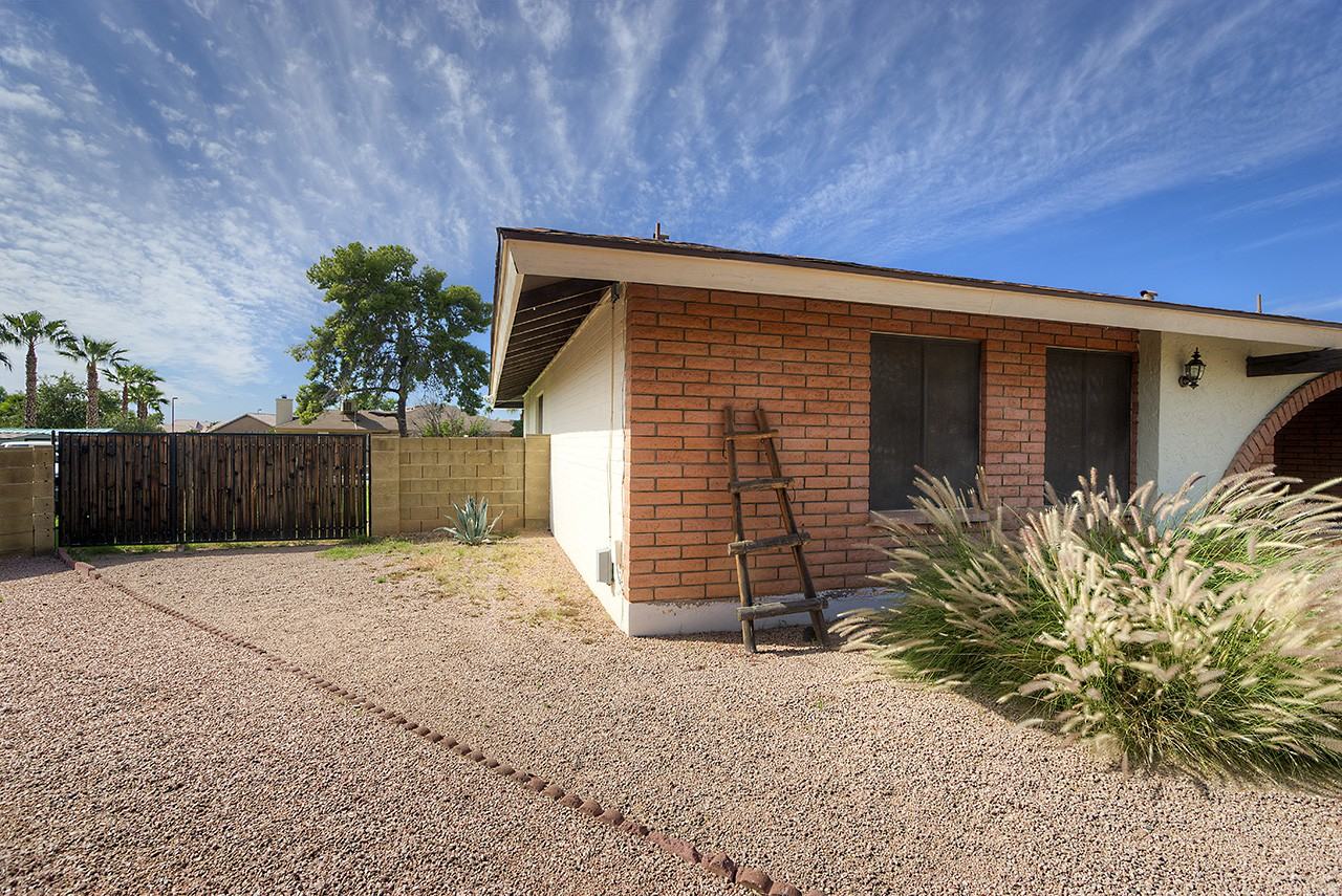 1052 S 74th Pl - Photo 2 of 25