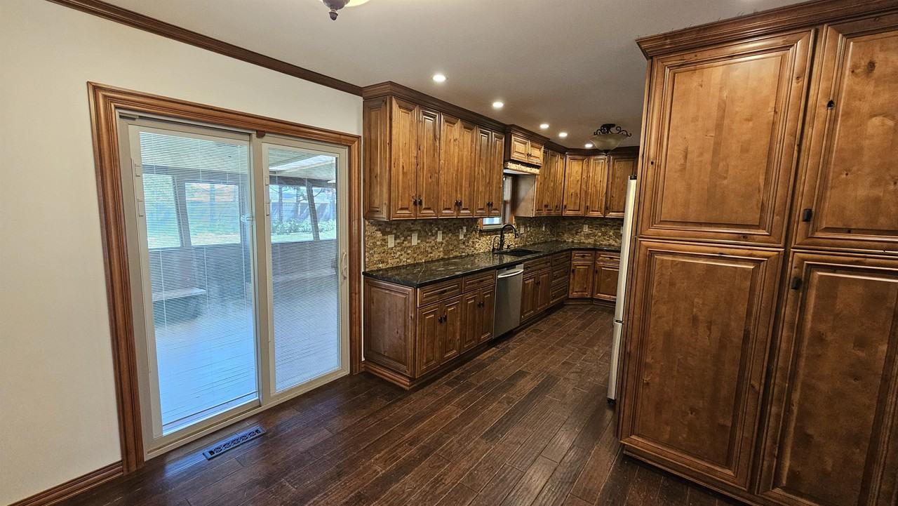 11904 W Cedar Ln #1 - Photo 4 of 14