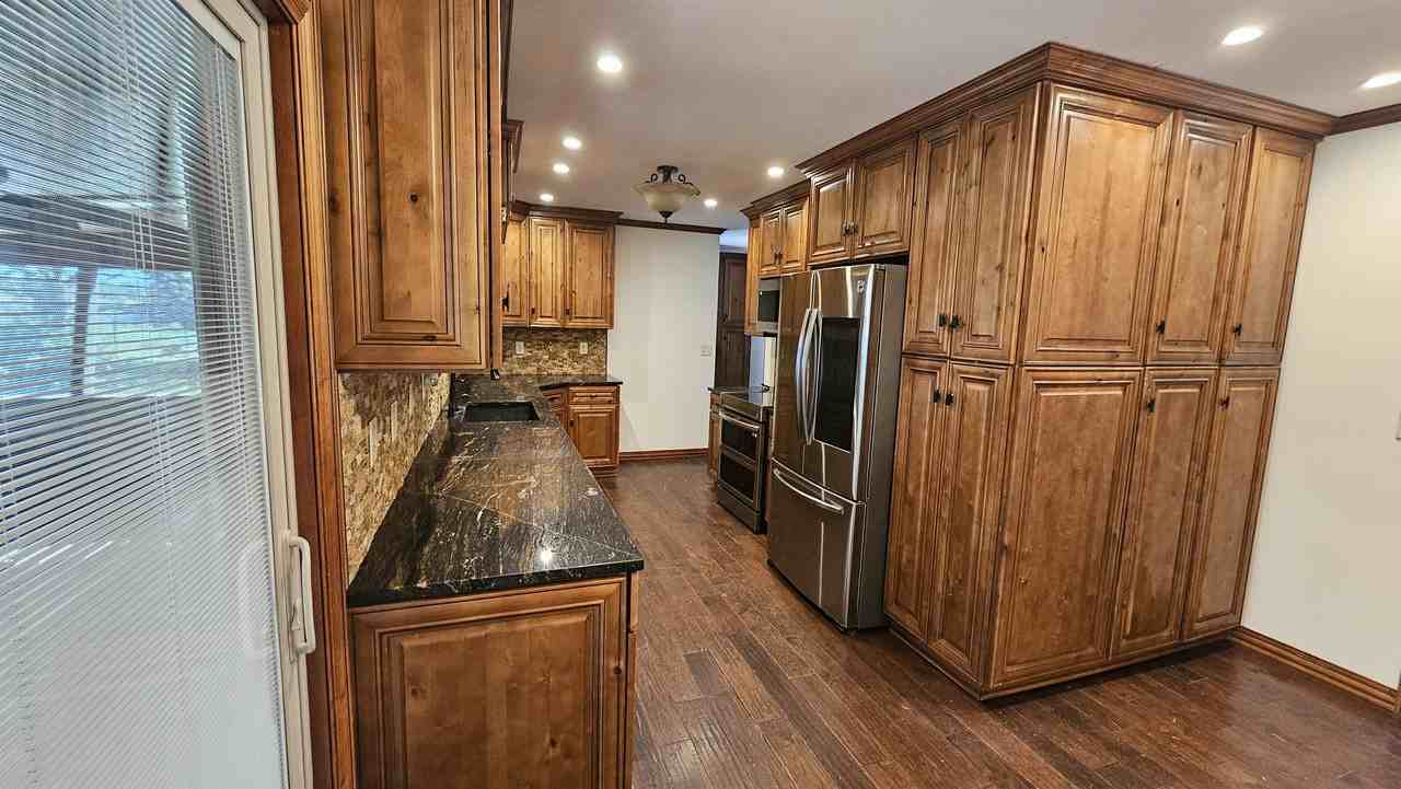 11904 W Cedar Ln #1 - Photo 5 of 14