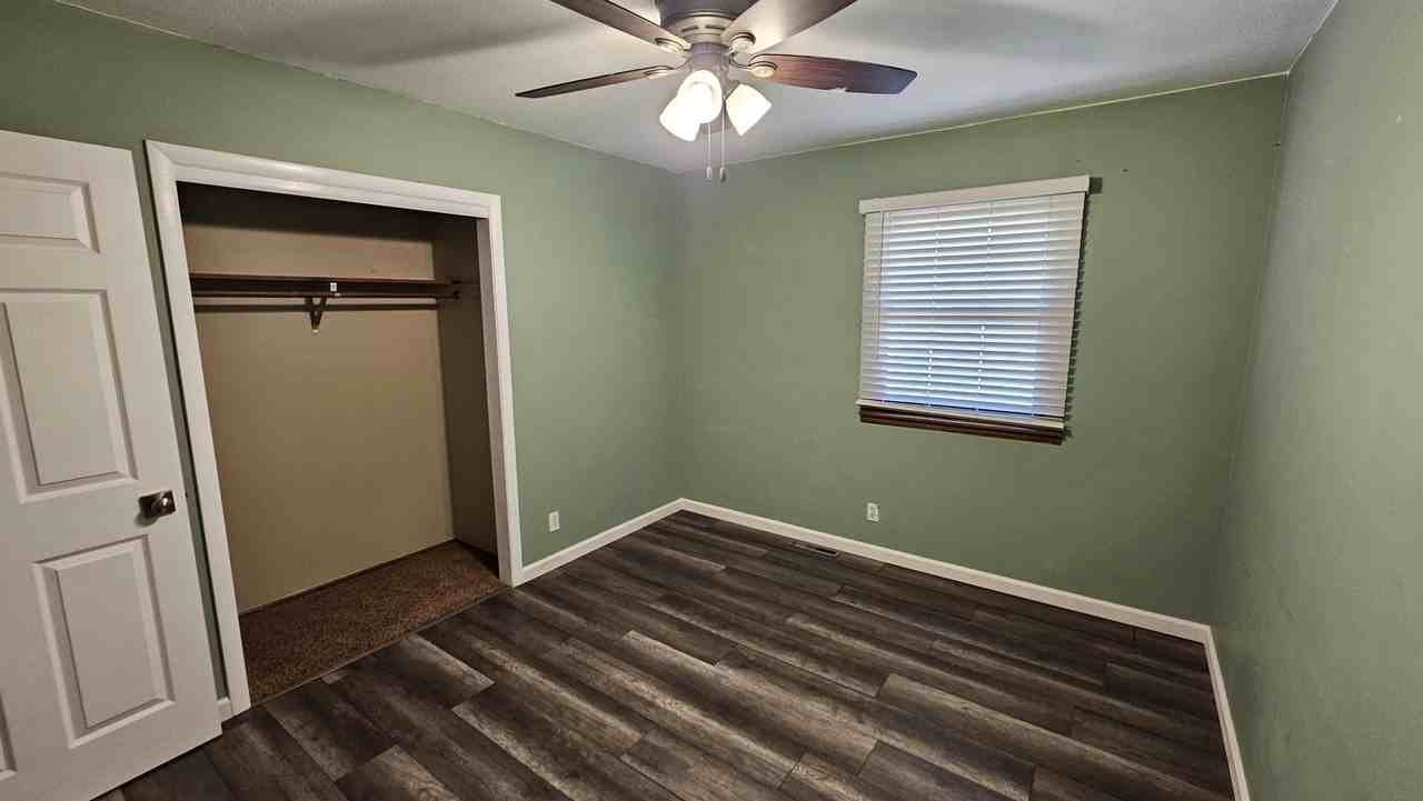 11904 W Cedar Ln #1 - Photo 6 of 14