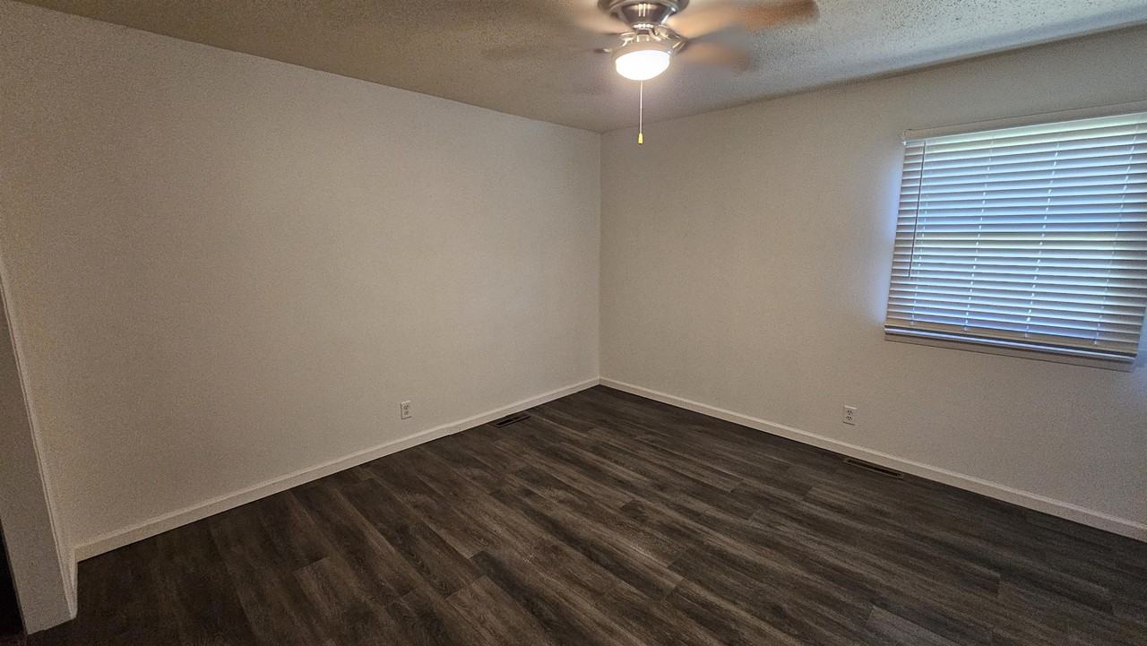 11904 W Cedar Ln #1 - Photo 7 of 14