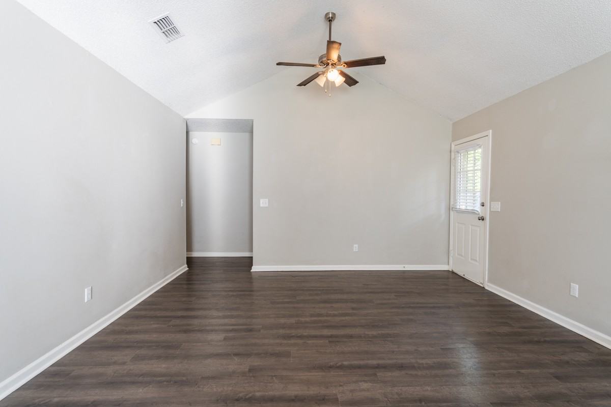 42 Jessica Ct #1 - Photo 4 of 11