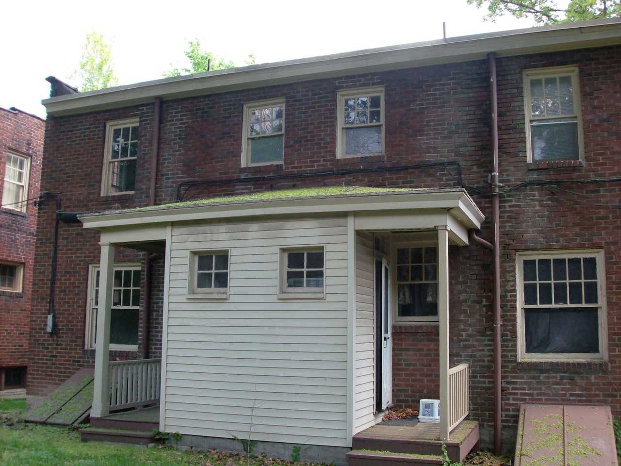 *** Mt. Lebanon Duplex for Rent with Front and Back Porch * Pet Friendly Apartment * Walk to the T * Renovated *** - Photo 2 of 8