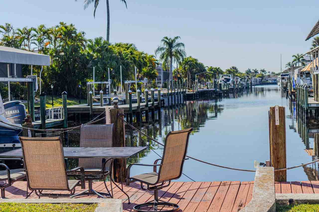 1106 Sw 52nd St - Photo 2 of 47