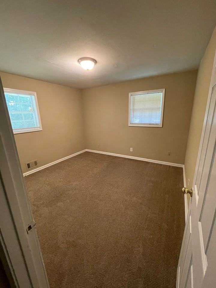 6660 Maxwell A-B - Photo 3 of 6