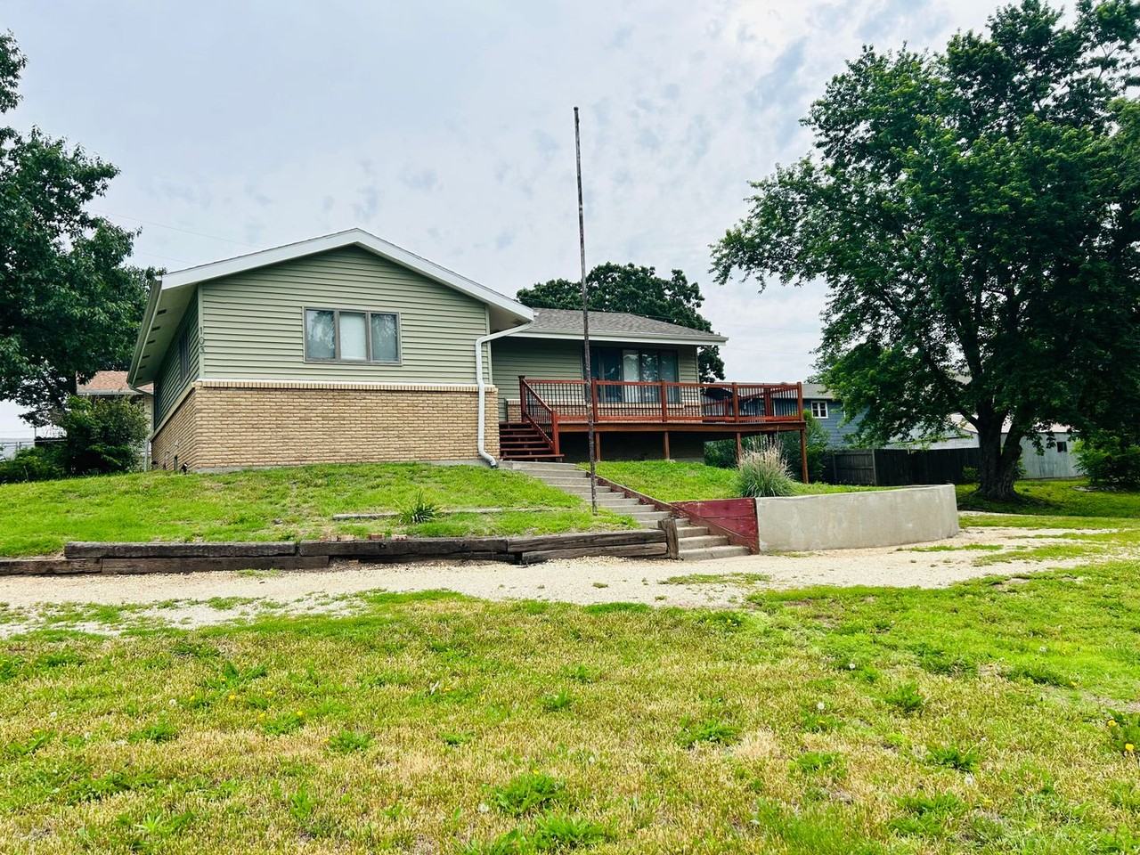 103 7th Street - Photo 2 of 35