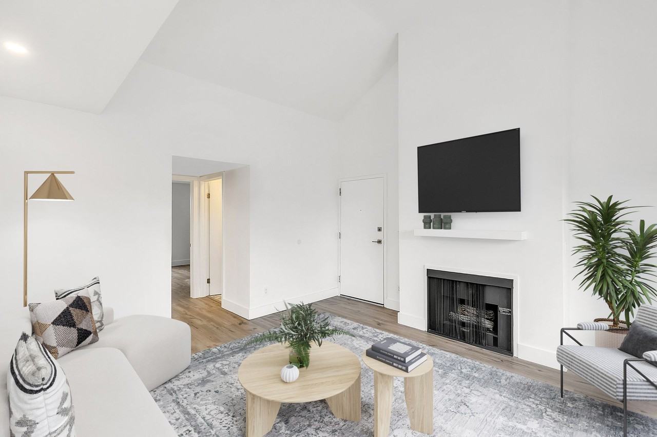 Discover Luxurious Palms Living - Photo 3 of 27