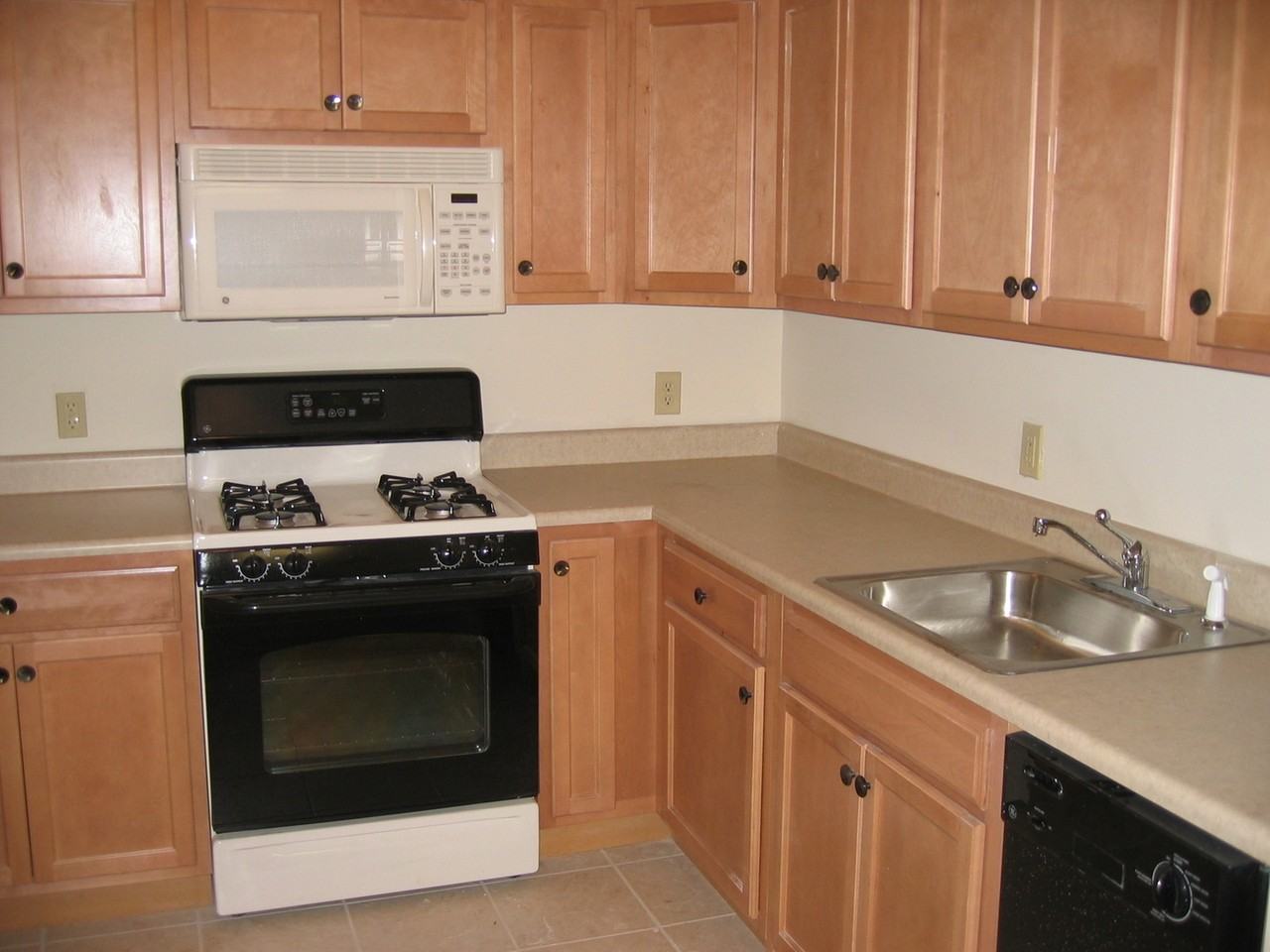 Brentwood Commons-Oakwood - Photo 7 of 13