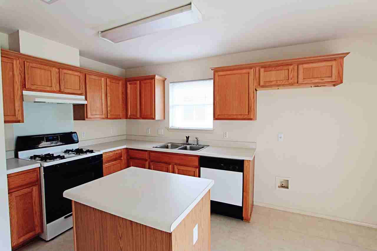 1821 Friars Tale Ln - Photo 6 of 21