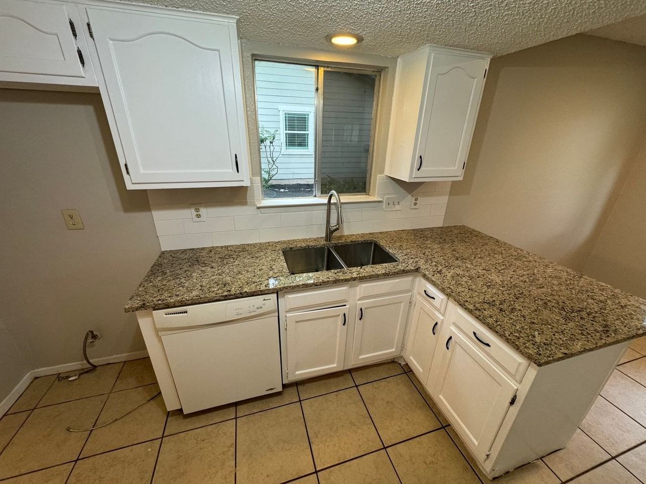 4204 Everest Ln - Photo 5 of 26