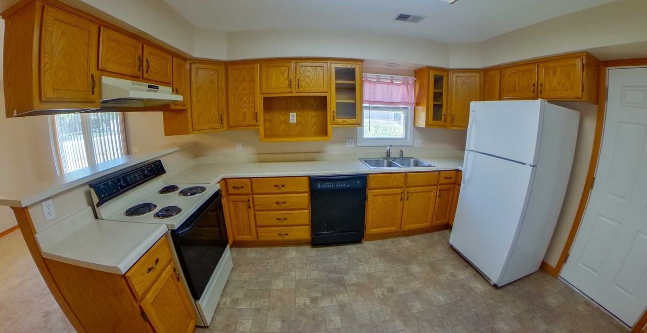 900 Davis Dr - Photo 2 of 11