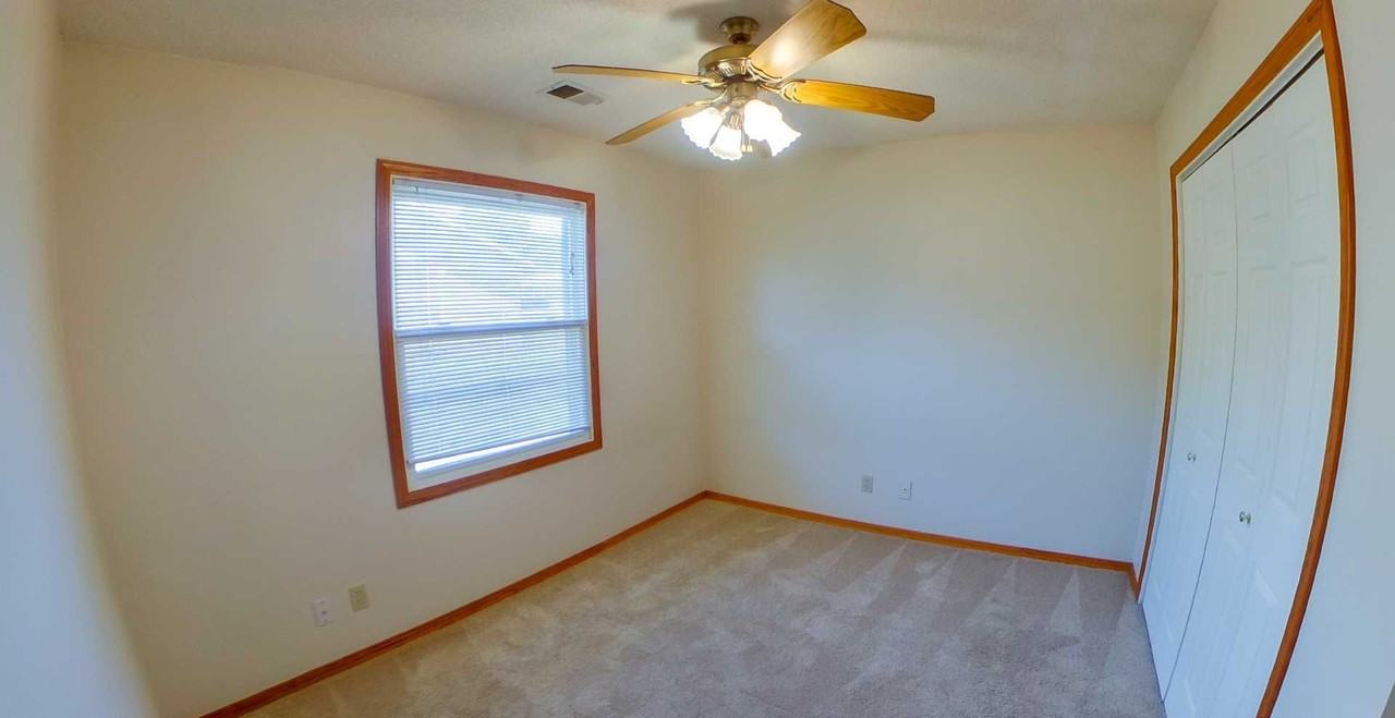 900 Davis Dr - Photo 6 of 11