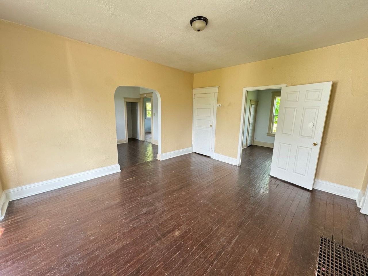 309 N Johnson St - Photo 2 of 8