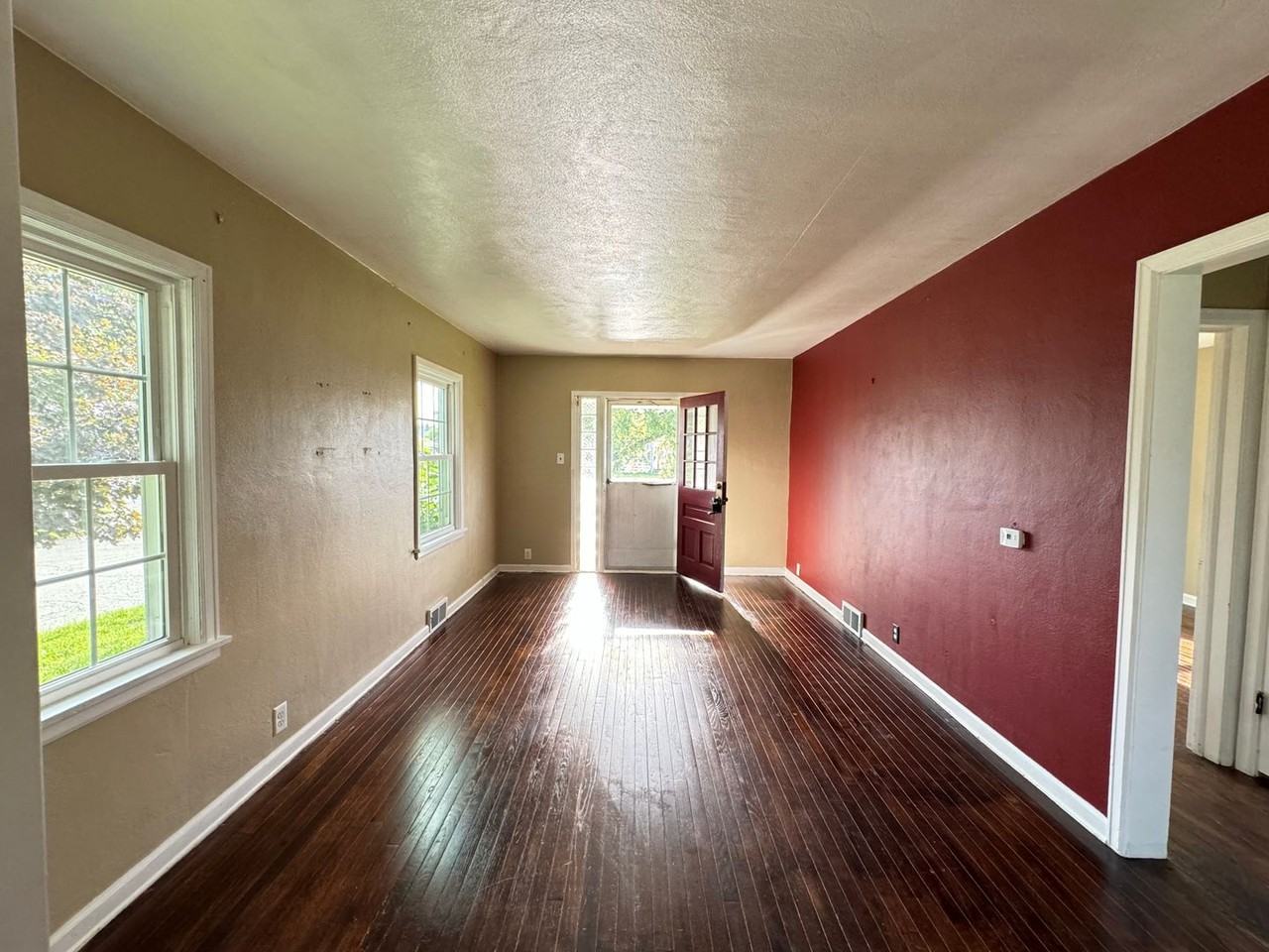 501 S Gladstone Ave - Photo 3 of 11