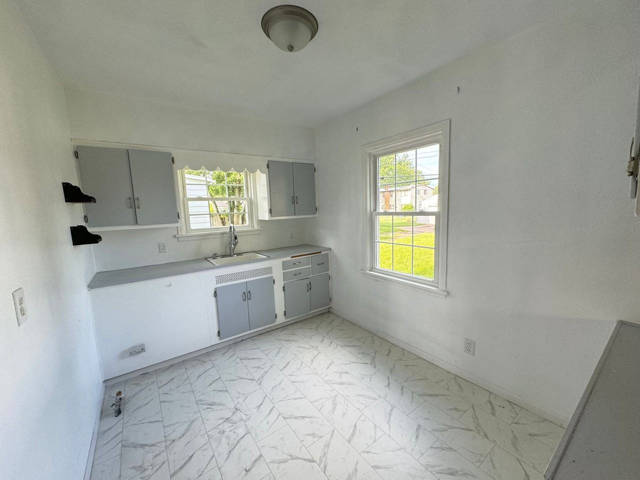 501 S Gladstone Ave - Photo 2 of 11